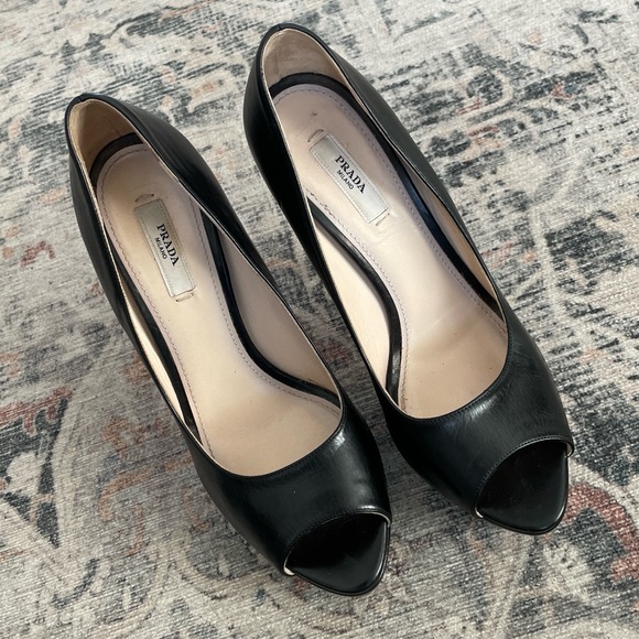 Authentic Prada Peep Toe Heels Black Leather EU 38 5"Heel - Picture 2 of 11